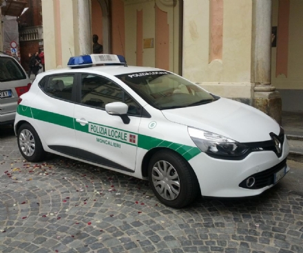 MONCALIERI - Si scontra contro un'auto e scappa, rintracciato dalla polizia municipale