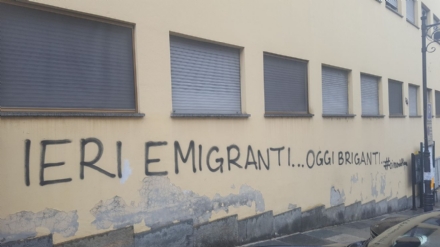 MONCALIERI - Vandalizzato il muro della scuola Silvio Pellico