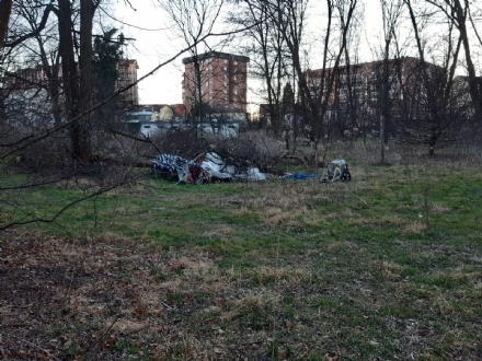 NICHELINO - Una discarica nel parco del Boschetto