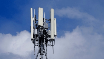 ORBASSANO - Circa 70 cittadini in strada per protestare contro l'antenna 5G