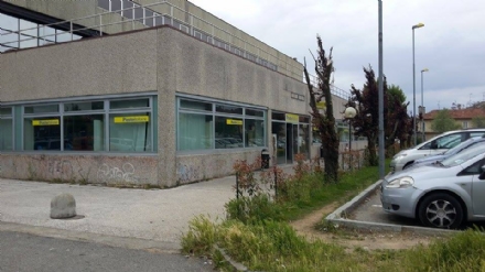 MONCALIERI - Lo sportello chiude ma vuole essere servita lo stesso: caos alle Poste centrali