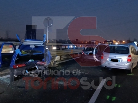 NICHELINO - Brutto incidente sulla via Debouché: tre feriti, uno grave e strada parzialmente chiusa