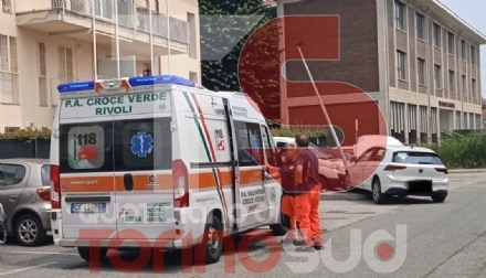NICHELINO - Perde il controllo dell'auto per un malore e si schianta contro un palo della luce