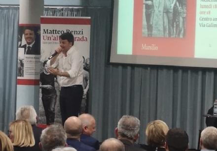 NICHELINO - Renzi presenta il suo libro e nel frattempo i suoi genitori vengono arrestati