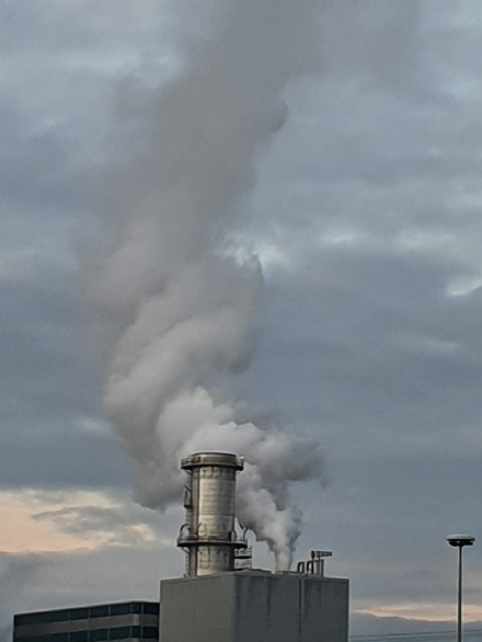 MONCALIERI - 'Strano fumo' dalla centrale Iren, nuvolone sulla città