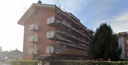 ORBASSANO - Scivola dal ponteggio e cade: operaio in ospedale