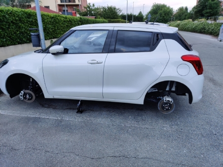 NICHELINO - Tornano i predoni di pneumatici delle auto parcheggiate