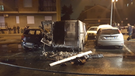 NICHELINO- Rogo distrugge sei auto parcheggiate in via Don Minzoni