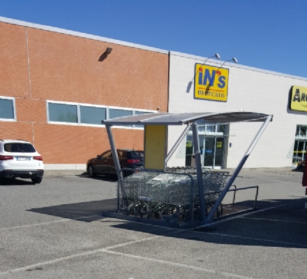 RIVALTA - Rubano generi alimentari all'In'S e poi scappano dall'uscita di sicurezza