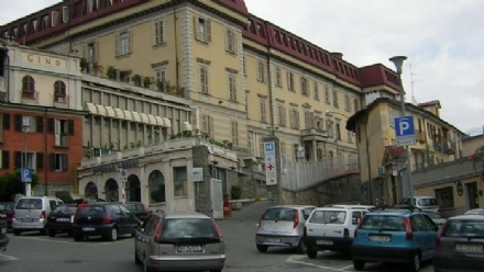 MONCALIERI - Prima molesta gli infermieri e poi aggredisce i carabinieri: arrestato