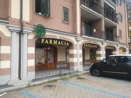 ORBASSANO - Spaccata alla farmacia di piazza dei Filatoi