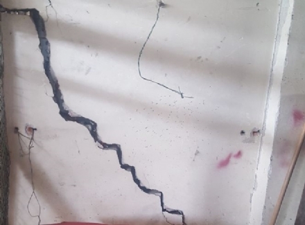 MONCALIERI - A Tetti Piatti crepe profonde nei palazzi popolari alluvionati, cittadini preoccupati - LE FOTO -