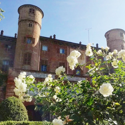 MONCALIERI - La valigetta abbandonata davanti al Castello era lì dalla sera del venerdì