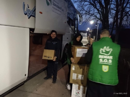 MONCALIERI - Ucraina, gli autobus da noleggio Canova fermi in deposito utilizzati per il ponte con l'Ucraina