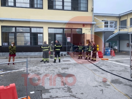 MONCALIERI - Incendio all'Agenzia delle entrate: a fuoco archivio con cartelle esattoriali