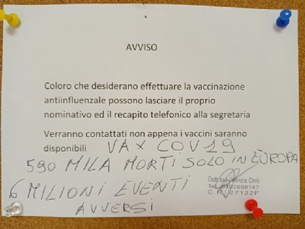 CANDIOLO - Imbrattato con scritte no vax l'avviso dei vaccini nell'ambulatorio, il medico di base: 'Amareggiata'