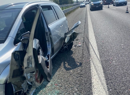 TANGENZIALE SUD - Scontro tra furgone e macchina: automobilista elitrasportato al Cto - FOTO