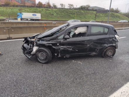 BEINASCO - Perde il controllo della macchina e si schianta in autostrada