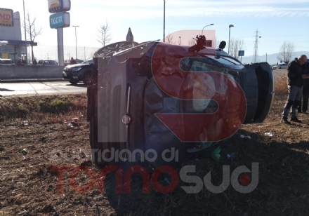 CANDIOLO - Malore al volante, perde il controllo dell'auto e si ribalta nei campi - FOTO