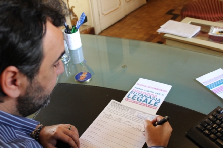 MONCALIERI - Il sindaco si schiera per l'eutanasia legale: «Io non so se lo farei, ma vorrei essere libero di decidere. E vorrei che lo fossimo tutti»