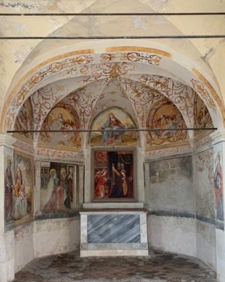 OSASIO - Restaurati gli antichi affreschi della cappella 400entesca all'interno del cimitero
