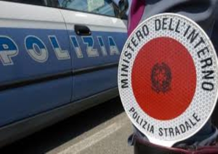 NICHELINO - Moto in fiamme in tangenziale, illeso il conducente