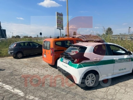 NICHELINO - La polizia locale ritrova tre auto rubate in zona industriale