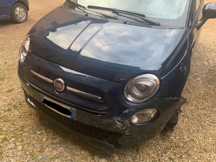 NICHELINO - Passa col rosso, sperona un Qashqai e scappa: era ubriaco alla guida