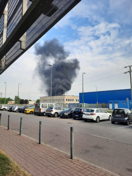 MONCALIERI - Incendio alla ex Ilte: intenso fumo dal capannone