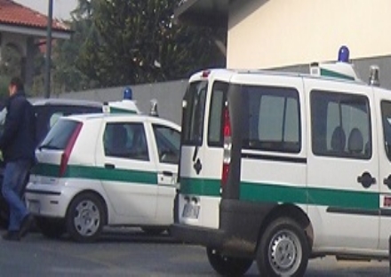 RIVALTA - Ubriaco alla guida travolge pedone e scappa, lo ferma un motociclista