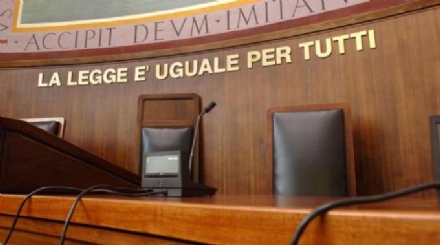CAMBIANO - Due anni di condanna per l'amministratore di condominio che fece sparire mezzo milione