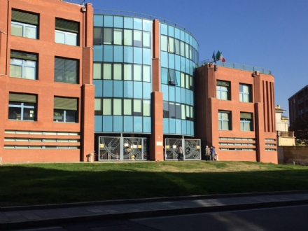 ASL TO 5 - Il giudice del lavoro dà ragione alla dipendente no vax: l'azienda non poteva sospenderla