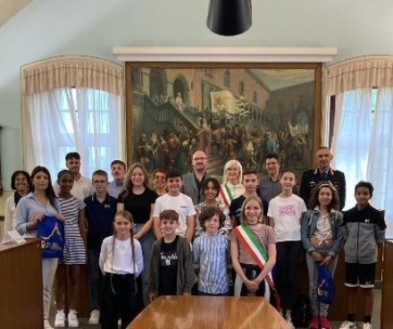 CARMAGNOLA - Il Consiglio comunale dei ragazzi: progetto per legare i giovanissimi alla cura della città