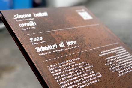 Insegne artistiche, uniche, ricercate e personalizzate: la risposta è l'acciaio Corten