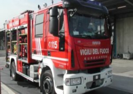 PIOSSASCO - Incendio in un appartamento di via Pinerolo: evacuati i residenti
