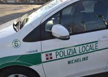 NICHELINO - Colpisce un motorino e fugge, caccia al pirata della strada