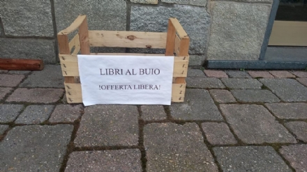 BRUINO - 'Libri ad offerta libera' e invece c'è chi li ruba e fugge