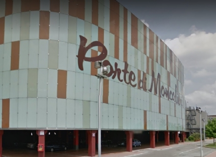 MONCALIERI - Paura  al centro commerciale "Porte di Moncalieri" per un principio di incendio