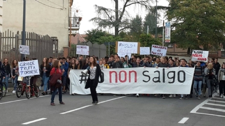 PIOSSASCO - Riunione dei genitori sulla situazione trasporti: proposte di sit in alle fermate e intervento di asl o carabinieri