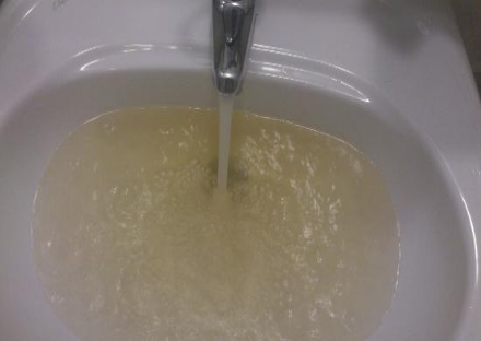 NICHELINO - Salta l'acqua nella notte nella zona di via Pateri: la scorsa settimana si era rotta una tubatura