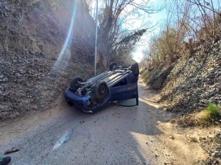 MONCALIERI - Si ribalta in strada Cenasco e finisce in ospedale