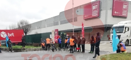 ORBASSANO - Sciopero dei dipendenti dei magazzini logistici Brt al Sito