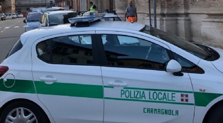 CARMAGNOLA - Guidava con una patente falsa spagnola: denunciato libico