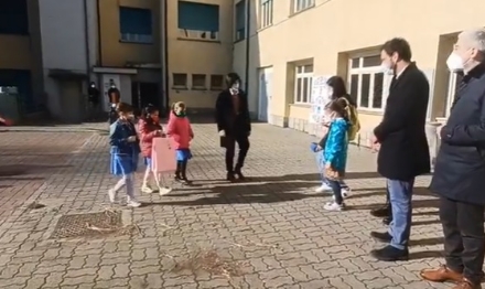 MONCALIERI - Emozione per Yelizaveta, prima bimba ucraina inserita in una scuola della città