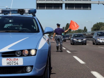 TANGENZIALE TORINO - Scende per cambiare una gomma e viene investito: morto sul colpo all'altezza di Moncalieri