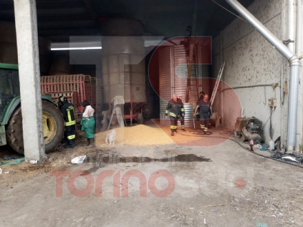 CARIGNANO - Paura in un'azienda agricola per l'incendio di un silo