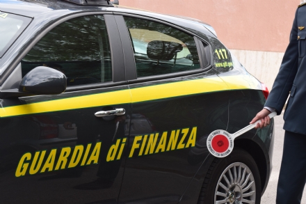 MONCALIERI - Arrestato un uomo accusato di truffa ed estorsione per agevolare una cosca 'ndranghetista