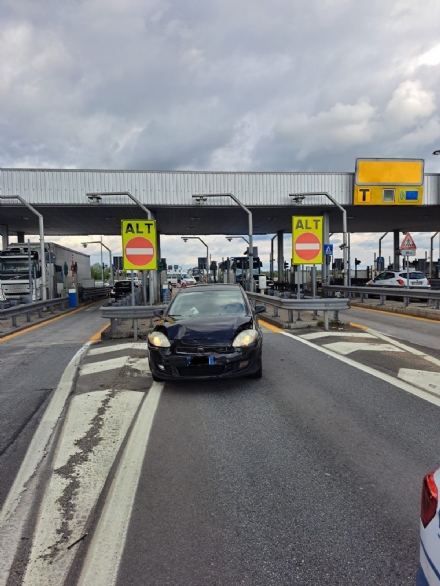TROFARELLO - Cinque feriti in un incidente alla barriera di pagamento della tangenziale