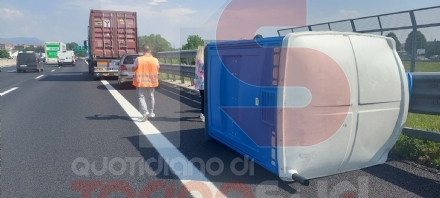 ORBASSANO - Tampona un bagno chimico in tangenziale, donna ferita trasportata in ospedale
