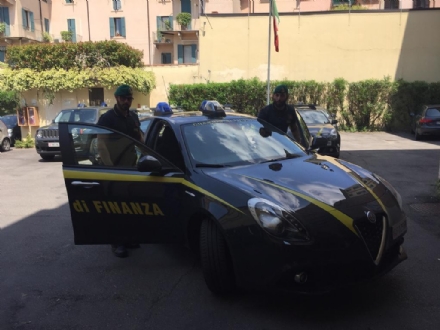 ORBASSANO - La finanza arresta l'amante che ricattava l'uomo di svelare tutto alla moglie